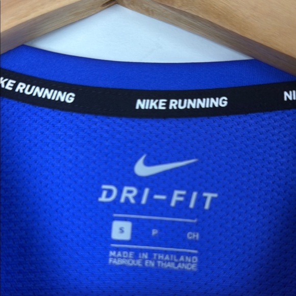Nike Dri-Fit Blue Running Graphic T-Shirt Size Small - Picture 2 of 7
